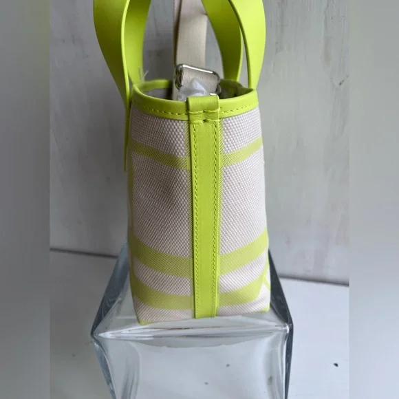 BURBERRY Check Tote- Vivid Lime - Picture 7 of 16
